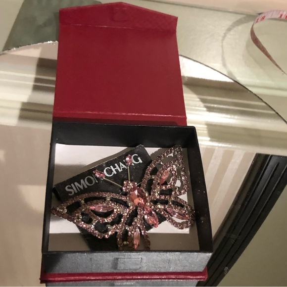 ⬇️Price Drop⬇️Simon Chang butterfly crystal brooch comes with gift box - Picture 5 of 5